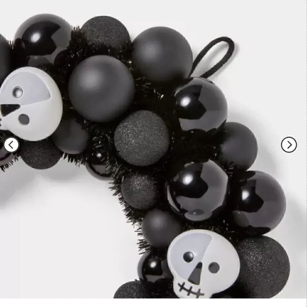Target Halloween Wreath Shatterproof Bulbs & Skulls Hyde & Eek Black  17 Inches